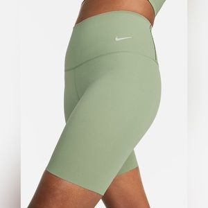 Nike Zenvy
Women's‎ Gentle-Support High-Waisted 8" Biker Shorts NWT